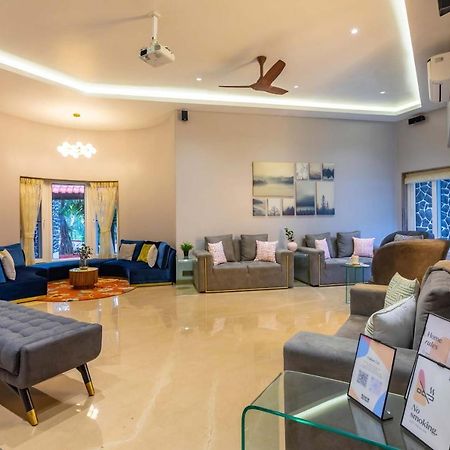 The Grey Medley By Stayvista With Mediterranean Interiors, Swimming Pool, Jacuzzi, Projector & A Lush Lawn With Gazebo لونافالا المظهر الخارجي الصورة