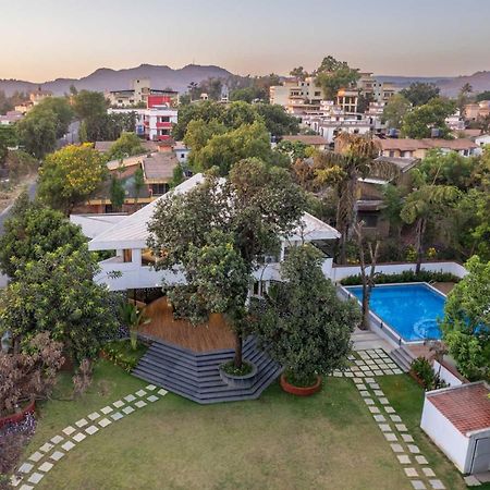 The Grey Medley By Stayvista With Mediterranean Interiors, Swimming Pool, Jacuzzi, Projector & A Lush Lawn With Gazebo لونافالا المظهر الخارجي الصورة