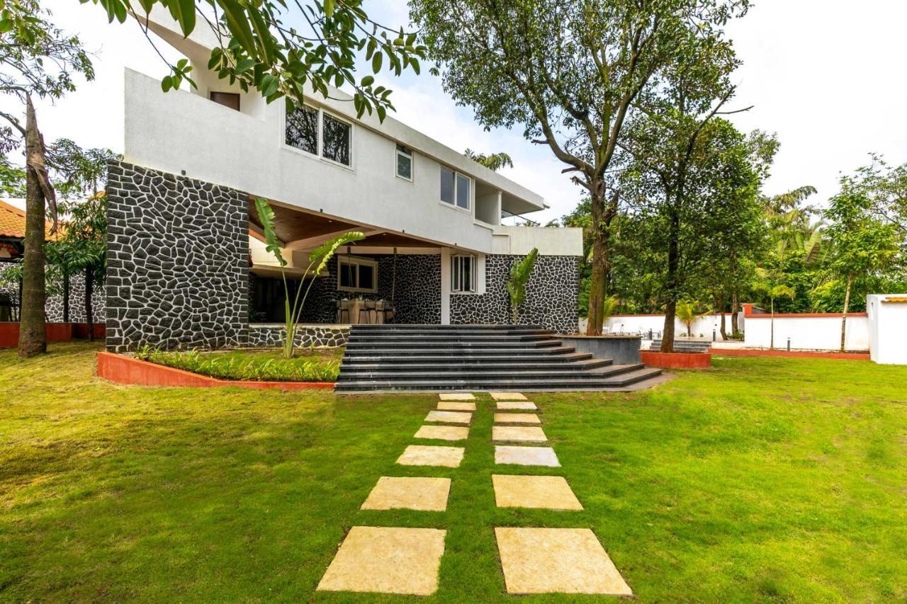 The Grey Medley By Stayvista With Mediterranean Interiors, Swimming Pool, Jacuzzi, Projector & A Lush Lawn With Gazebo لونافالا المظهر الخارجي الصورة