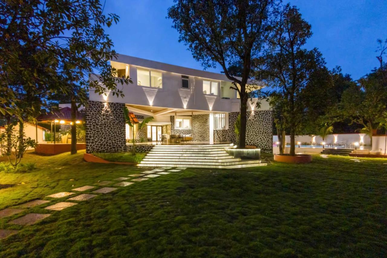 The Grey Medley By Stayvista With Mediterranean Interiors, Swimming Pool, Jacuzzi, Projector & A Lush Lawn With Gazebo لونافالا المظهر الخارجي الصورة
