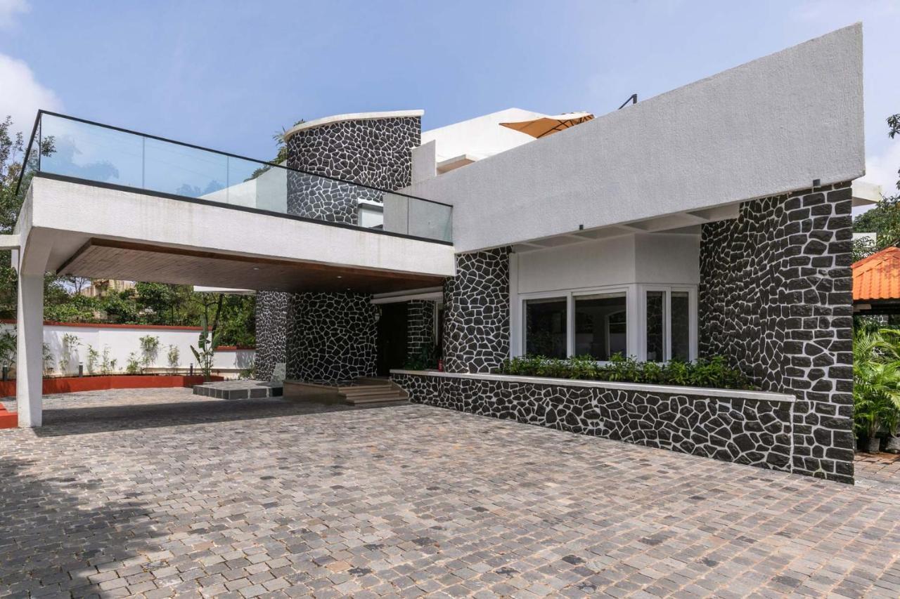 The Grey Medley By Stayvista With Mediterranean Interiors, Swimming Pool, Jacuzzi, Projector & A Lush Lawn With Gazebo لونافالا المظهر الخارجي الصورة
