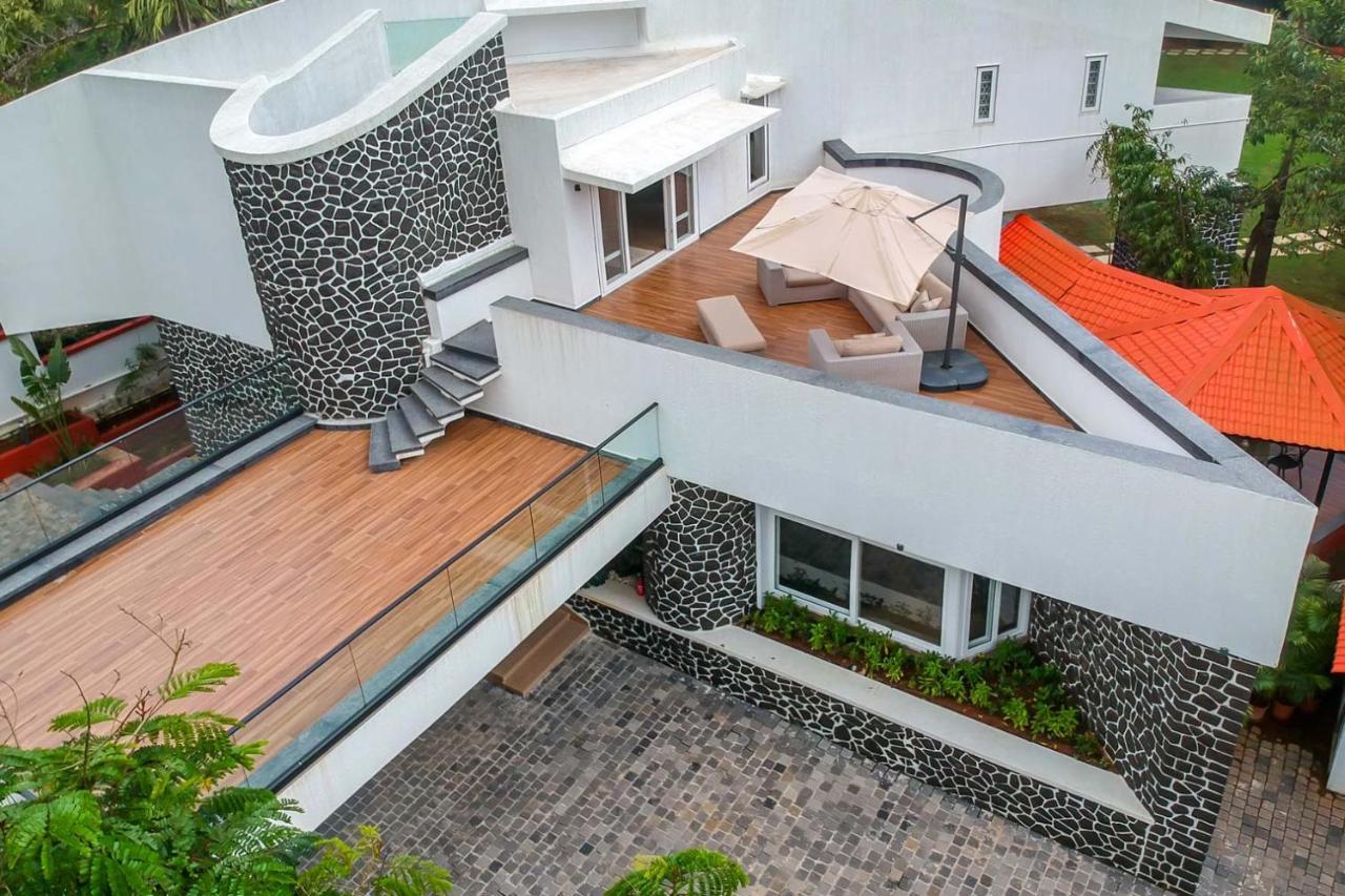 The Grey Medley By Stayvista With Mediterranean Interiors, Swimming Pool, Jacuzzi, Projector & A Lush Lawn With Gazebo لونافالا المظهر الخارجي الصورة